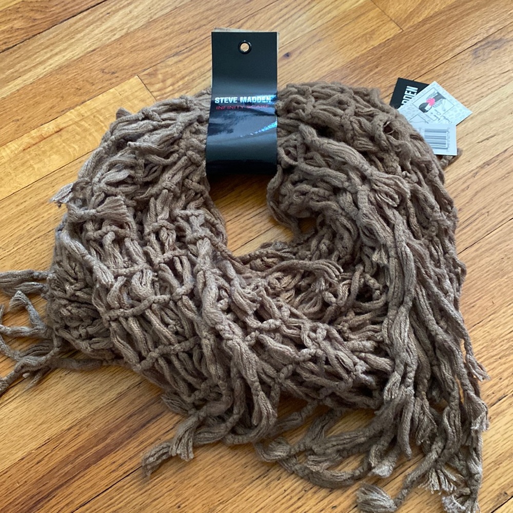 Steve Madden infinity scarf. NWT